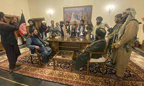 طالبان در دفتر اشرف غنی